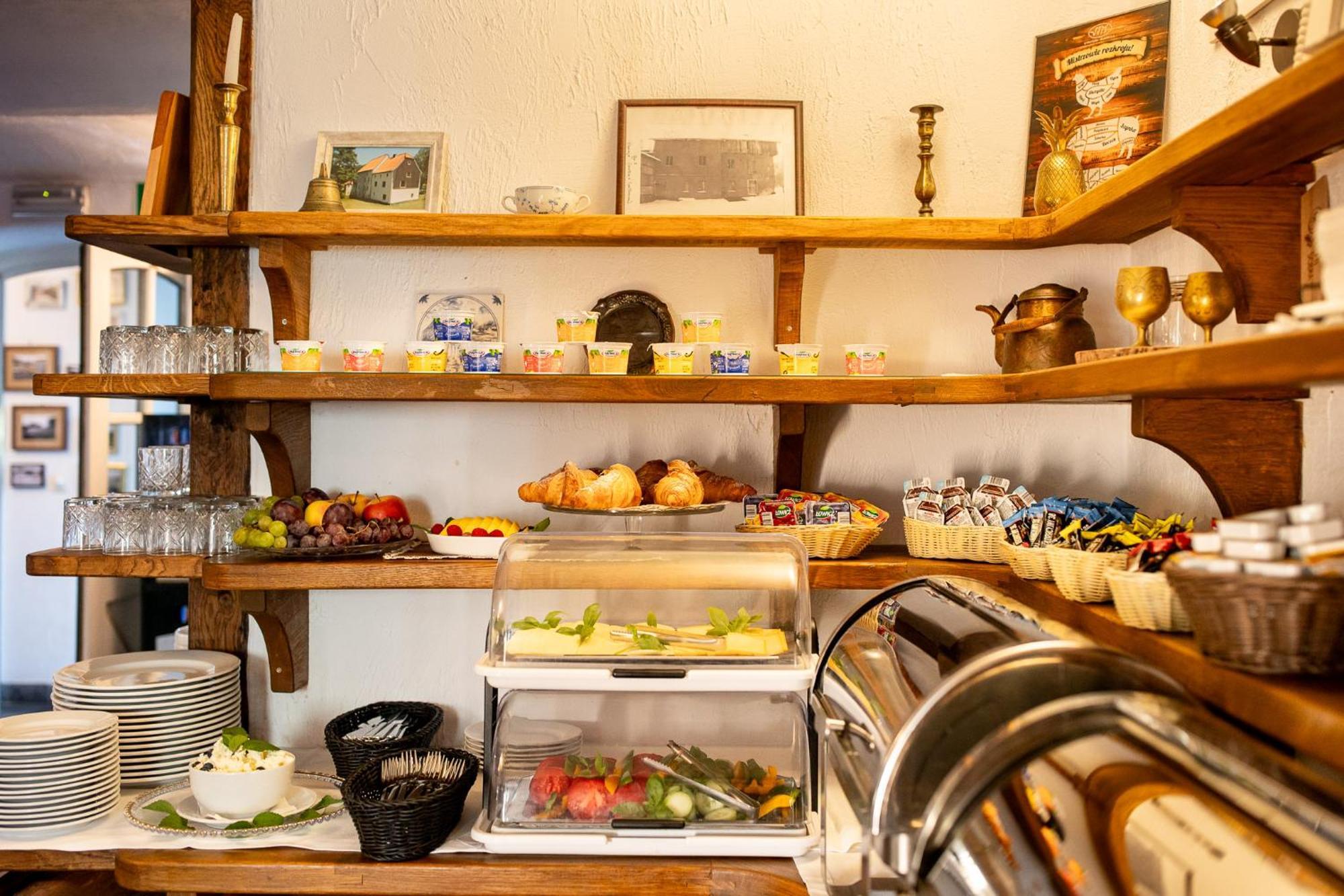 Gosciniec Pod Zajacem Bed and Breakfast Oleśnica Eksteriør billede