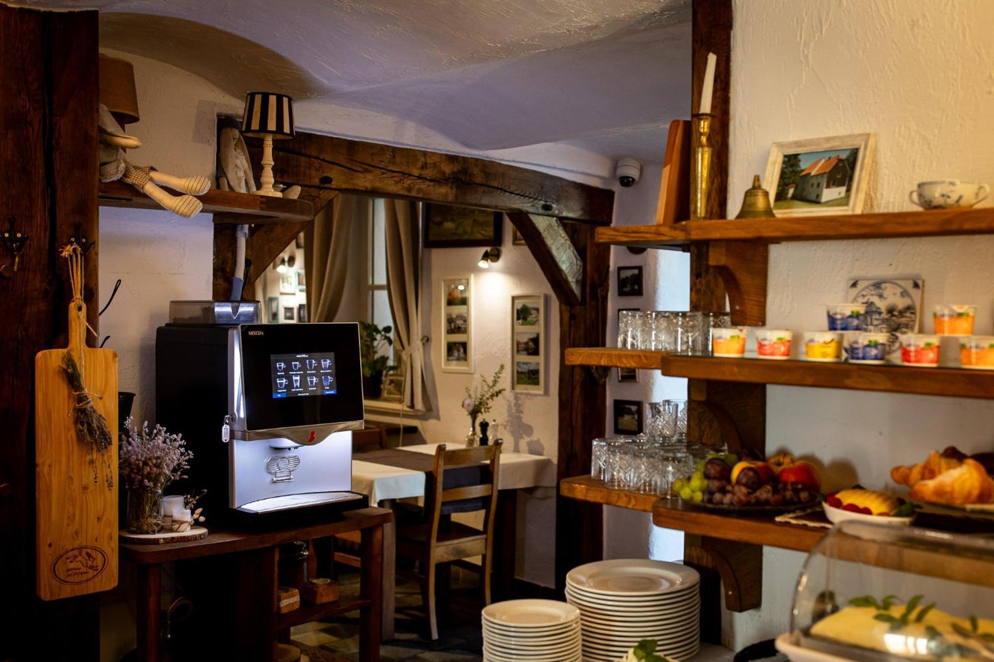 Gosciniec Pod Zajacem Bed and Breakfast Oleśnica Eksteriør billede