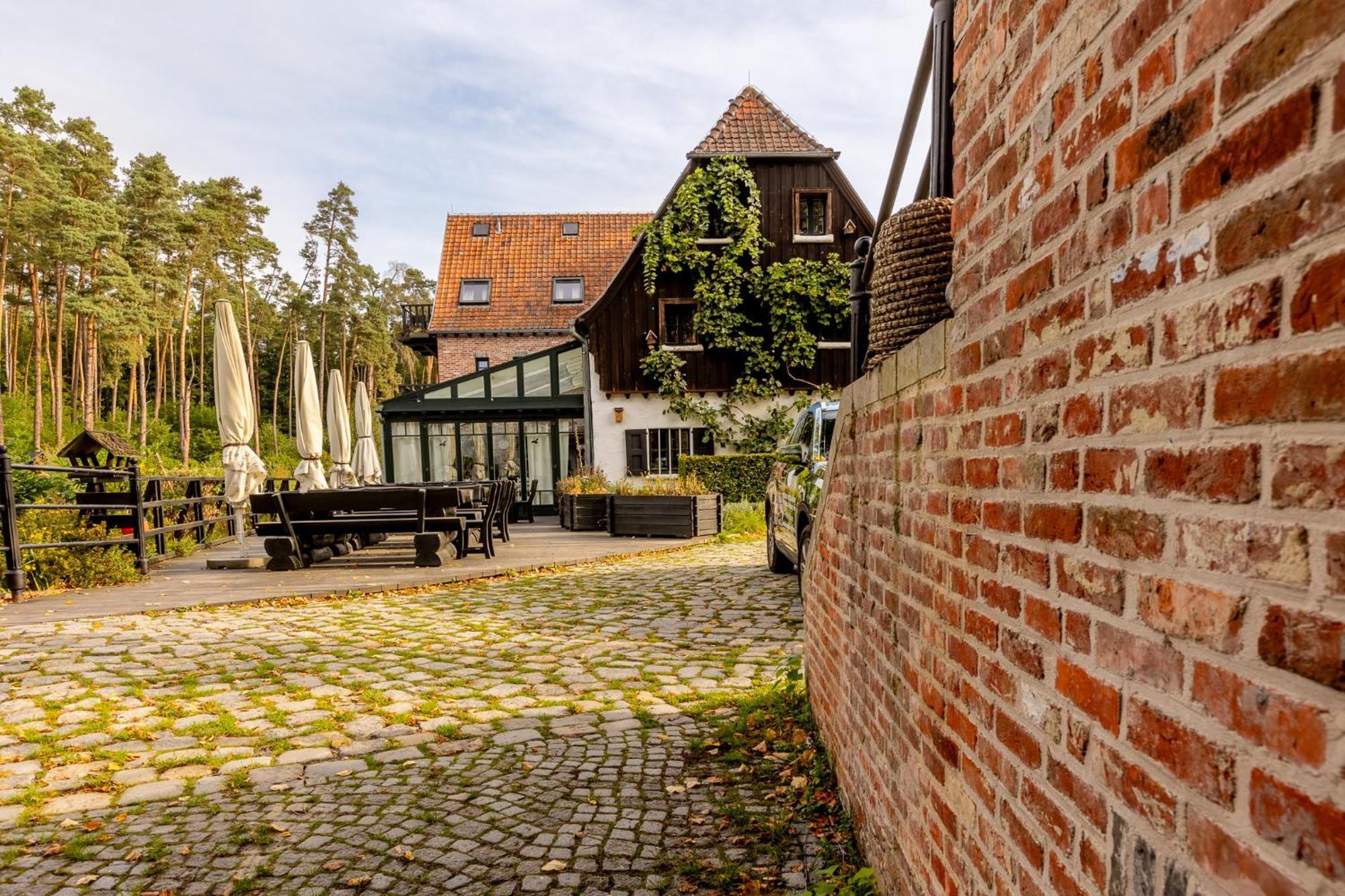 Gosciniec Pod Zajacem Bed and Breakfast Oleśnica Eksteriør billede