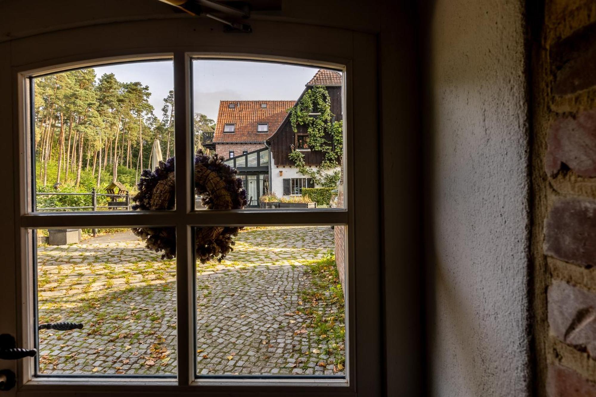 Gosciniec Pod Zajacem Bed and Breakfast Oleśnica Eksteriør billede