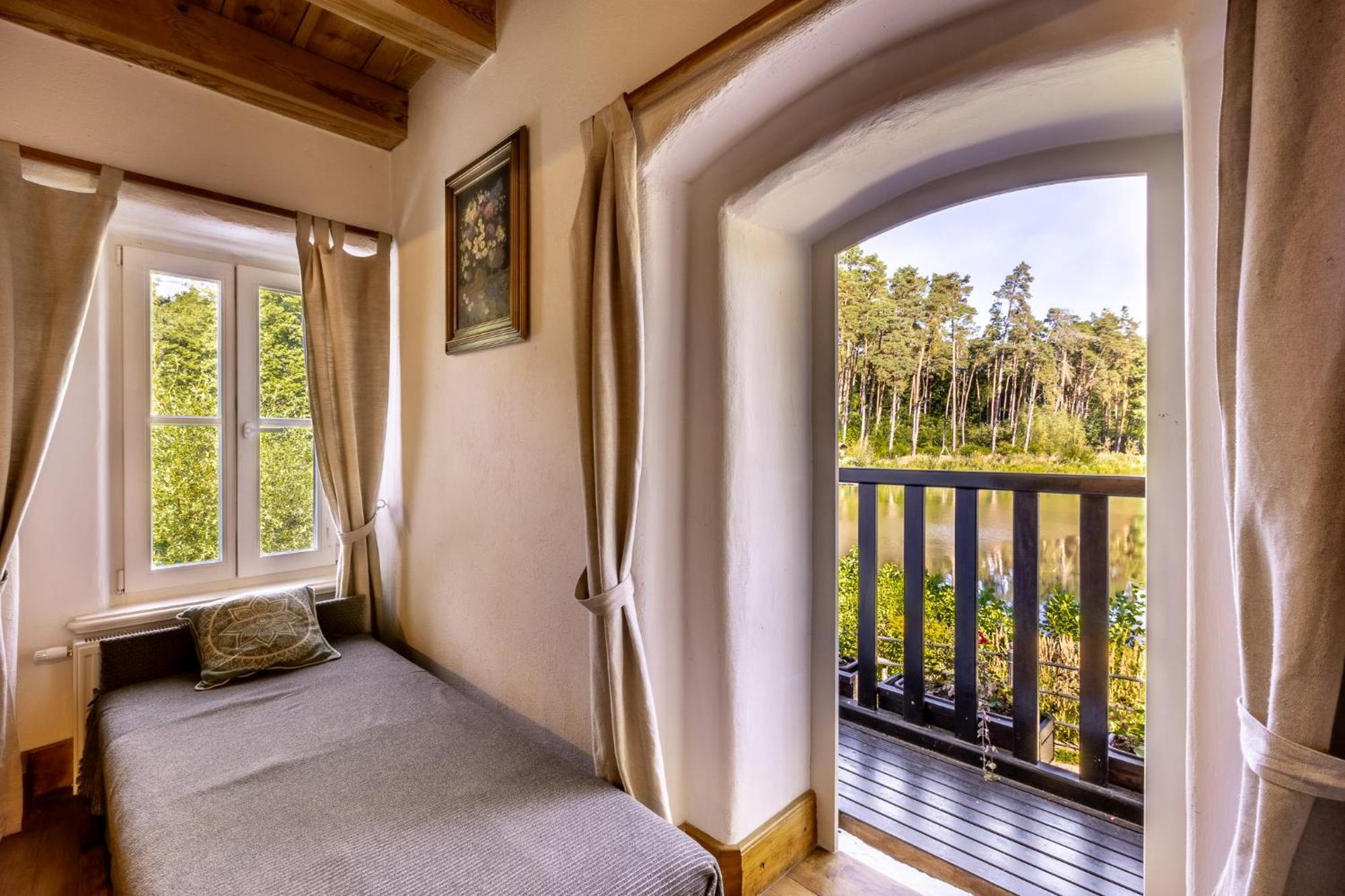 Gosciniec Pod Zajacem Bed and Breakfast Oleśnica Eksteriør billede
