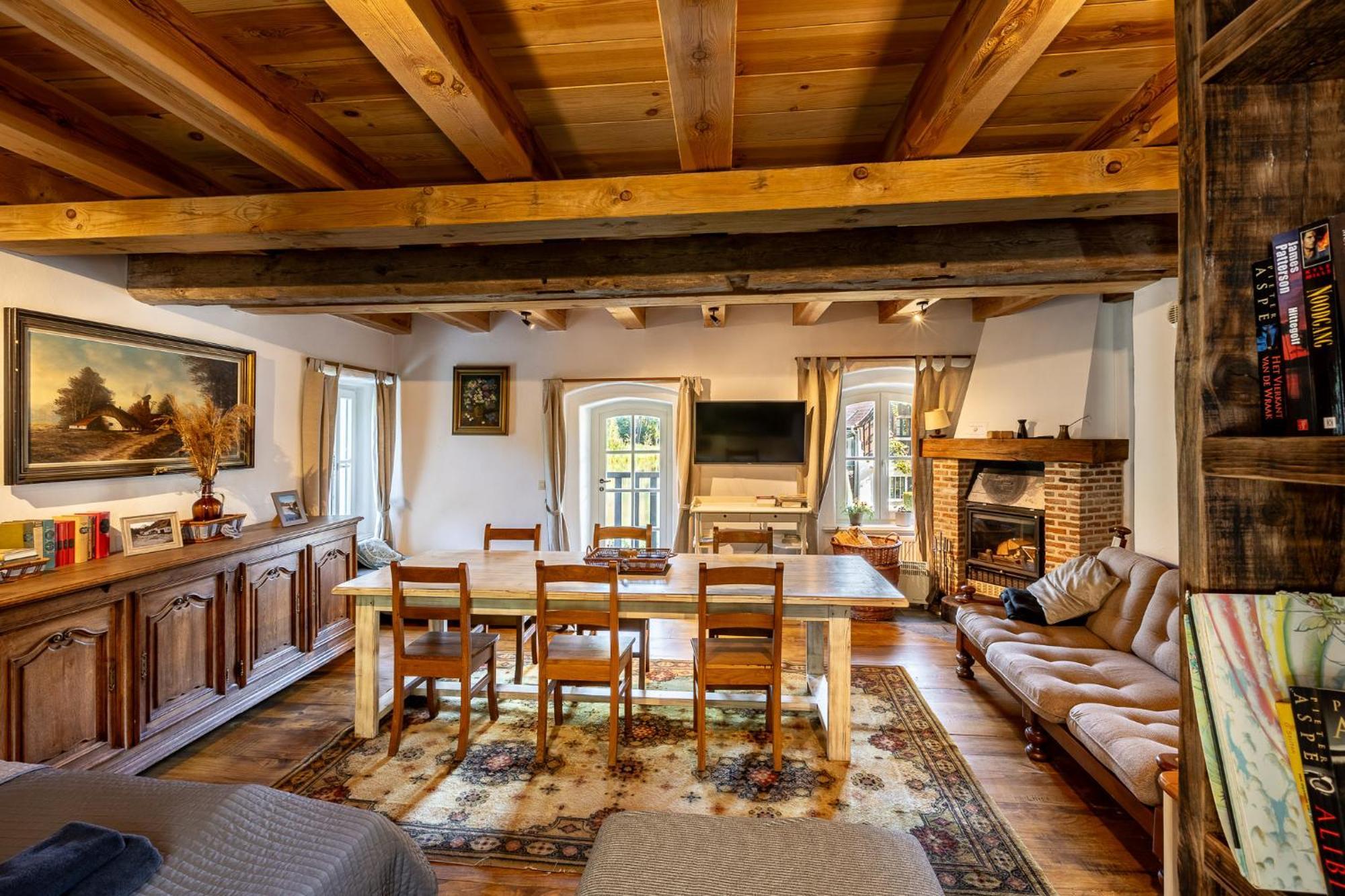 Gosciniec Pod Zajacem Bed and Breakfast Oleśnica Eksteriør billede