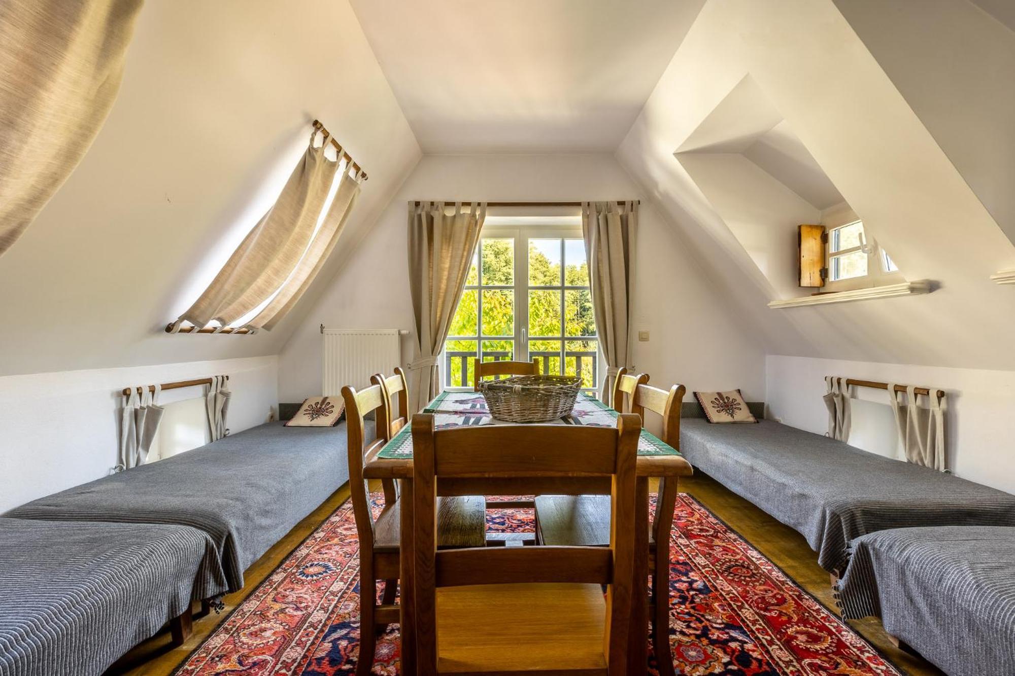 Gosciniec Pod Zajacem Bed and Breakfast Oleśnica Eksteriør billede