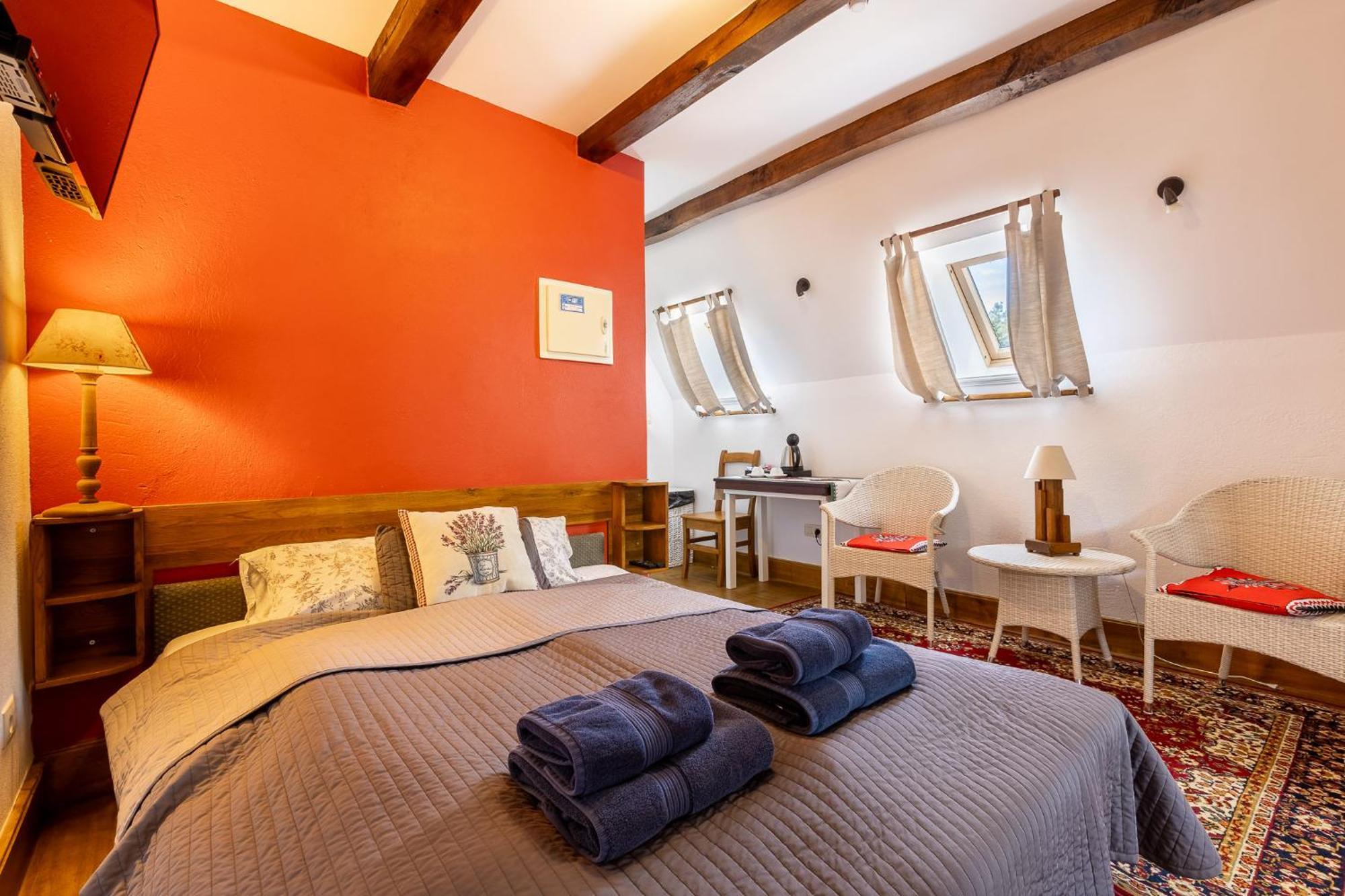 Gosciniec Pod Zajacem Bed and Breakfast Oleśnica Eksteriør billede