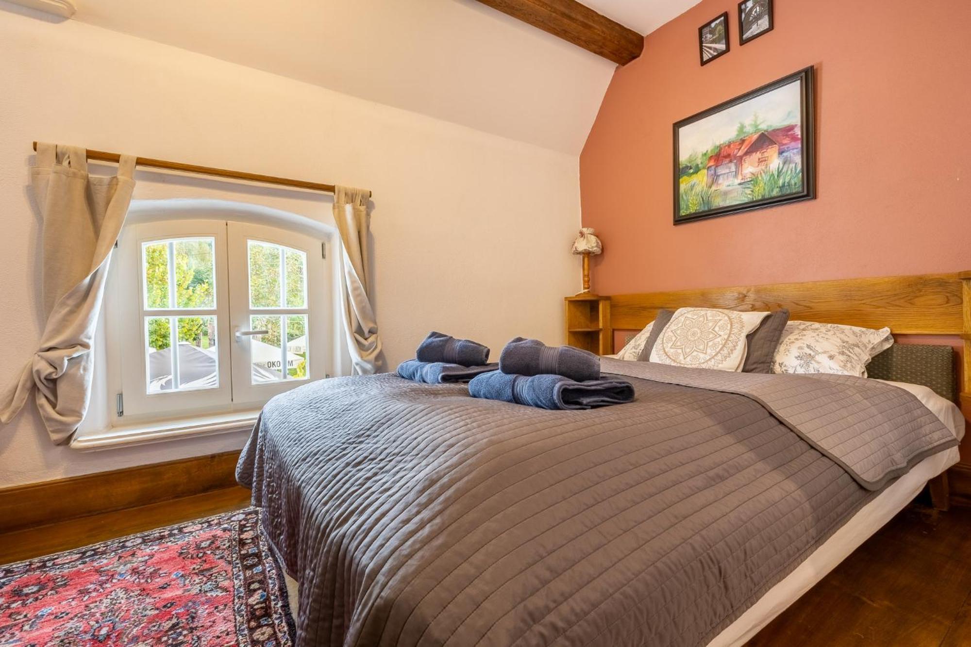 Gosciniec Pod Zajacem Bed and Breakfast Oleśnica Eksteriør billede