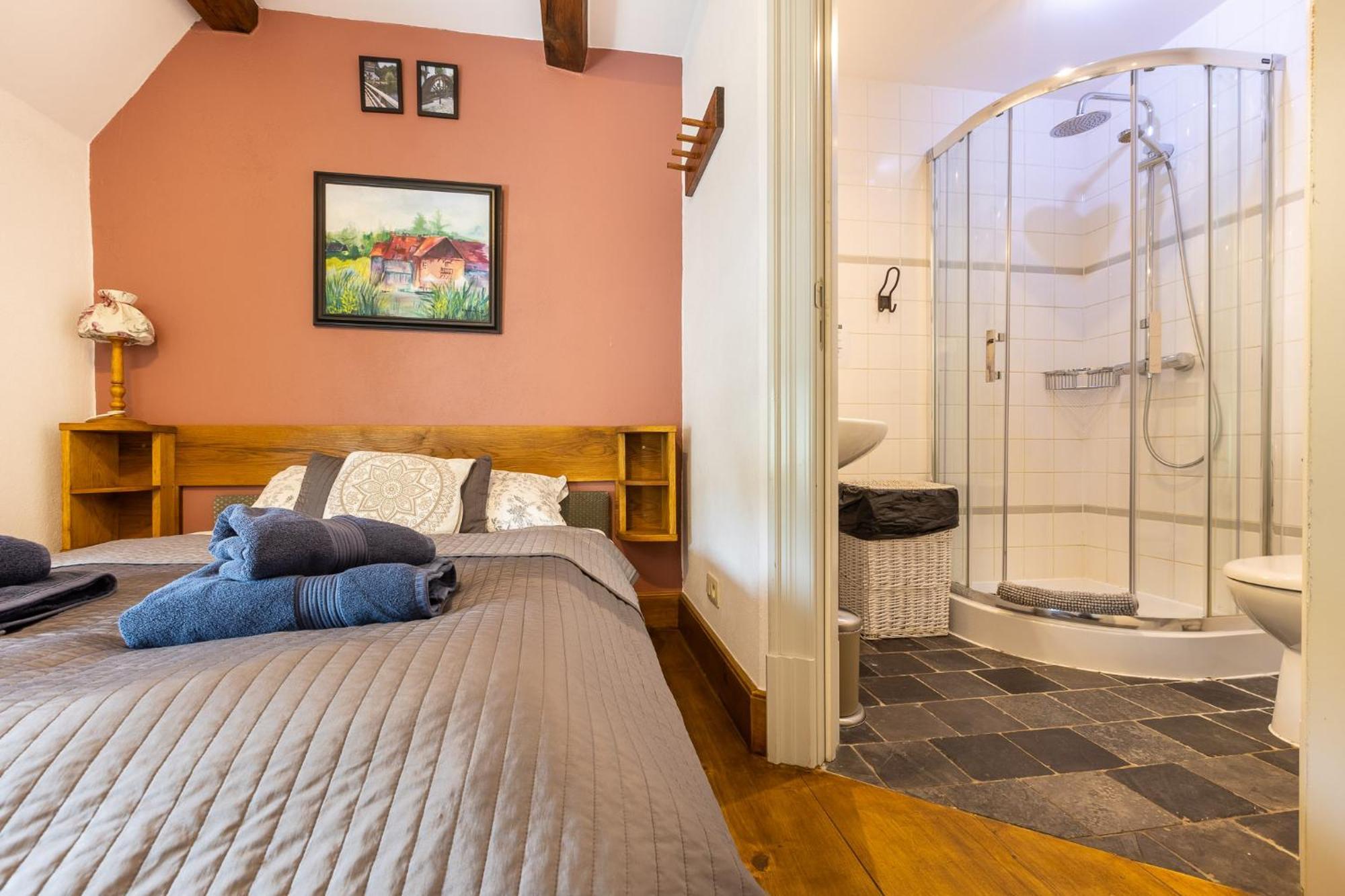 Gosciniec Pod Zajacem Bed and Breakfast Oleśnica Eksteriør billede