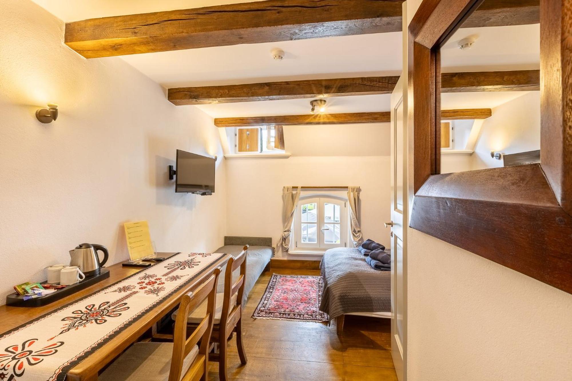 Gosciniec Pod Zajacem Bed and Breakfast Oleśnica Eksteriør billede