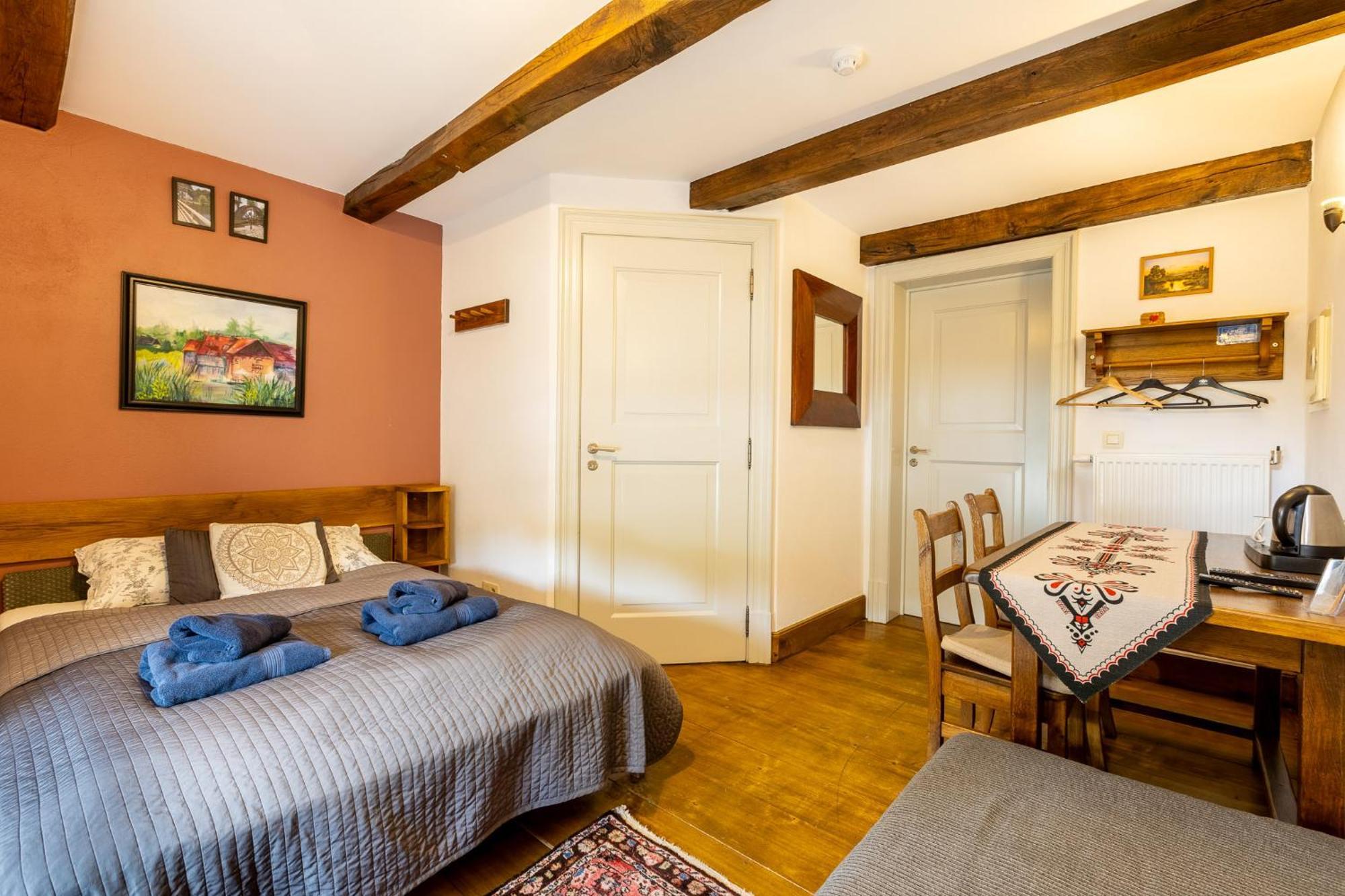 Gosciniec Pod Zajacem Bed and Breakfast Oleśnica Eksteriør billede